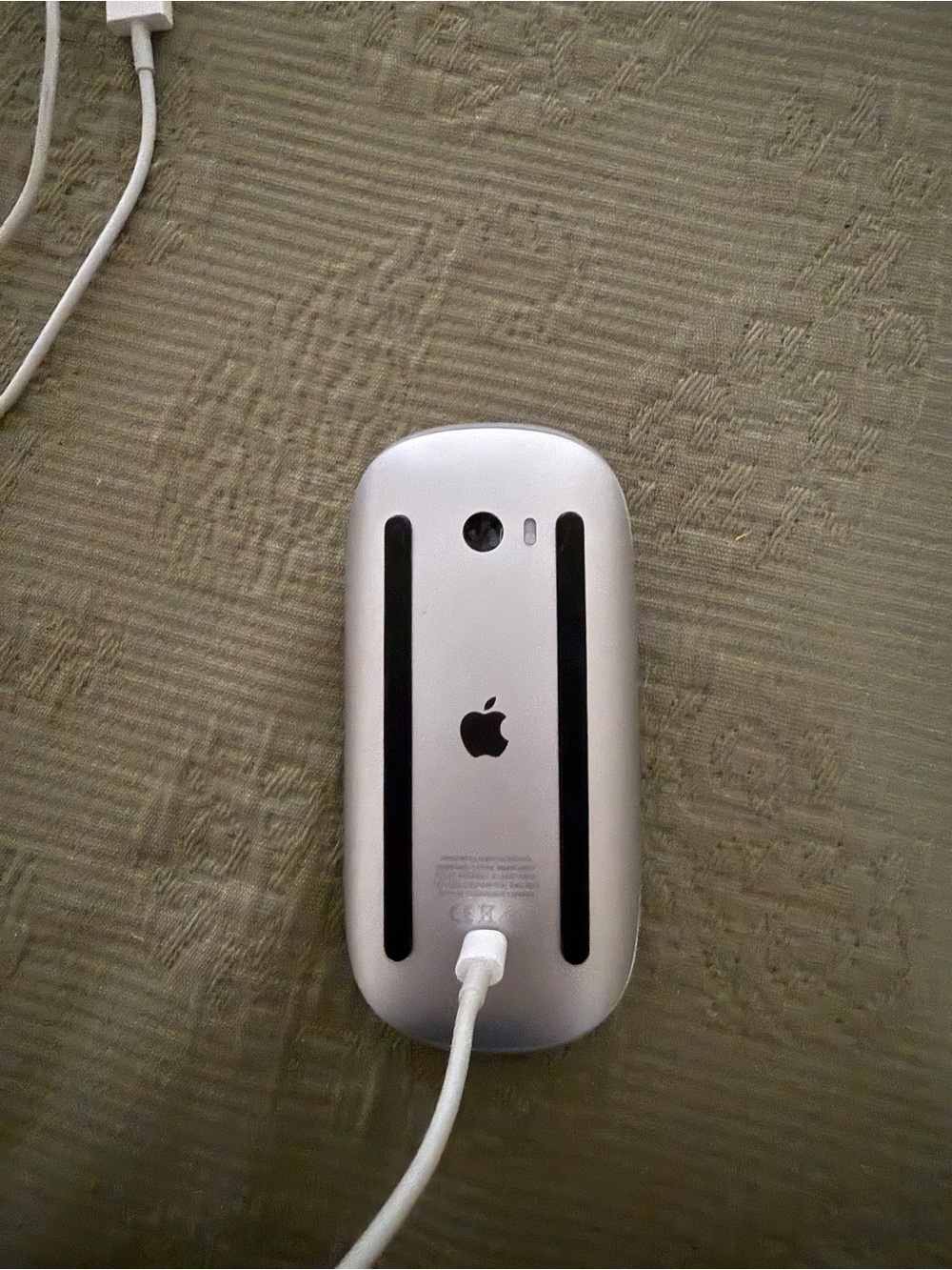 Apple Silver Wireless Magic Mouse with Black Grip Strips - Picture 4 of 6